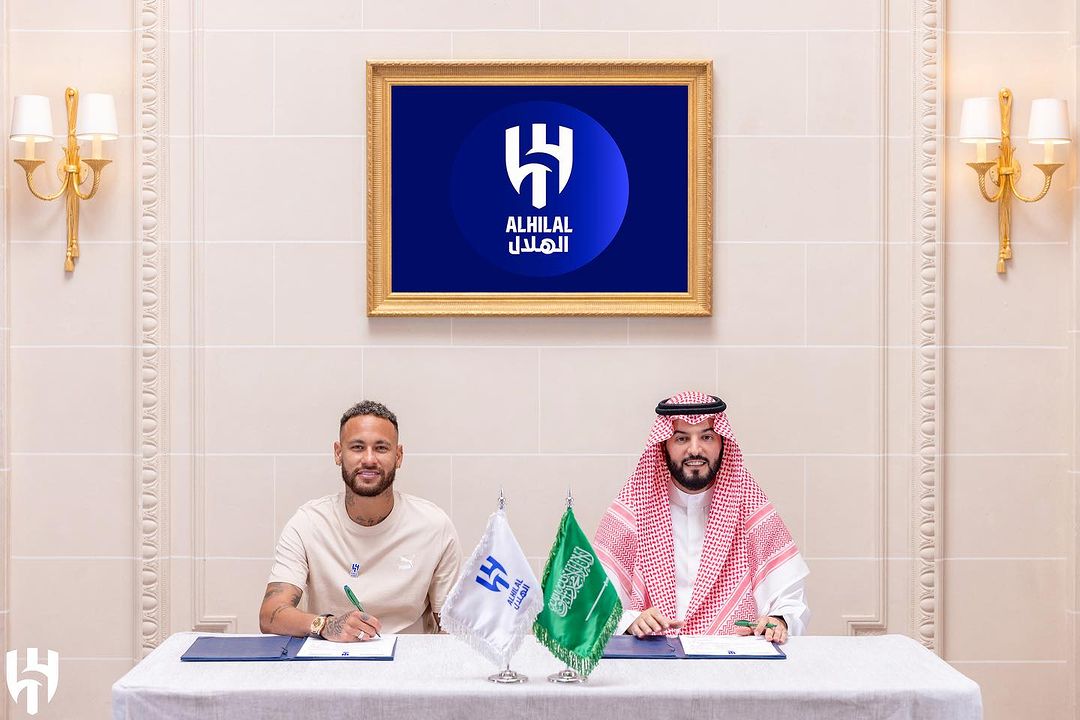 AlertesInfoot's tweet image. 🗣✍Voici les premiers mots de Neymar à Al-Hilal :
« Je veux écrire une nouvelle histoire, et la Saudi Professional League a une énergie formidable et des joueurs de qualité, et elle est en pleine croissance en ce moment, donc je pense que c’est l’endroit idéal»

« Al-Hilal est…