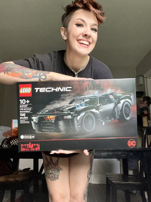 I&rsquo;m building the sexiest batmobile rn at https://t.co/CTtfniRZeK 🖤 https://t.co/BsrQedtAKb<a href="/tag/starwarsday"class="tags"><span>#starwarsday</span></a>