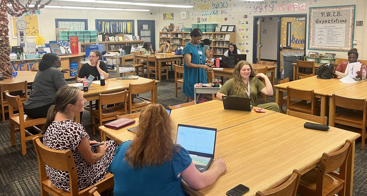 MrsQJackson's tweet photo. Great job to our counselor for facilitating our first PBIS meeting of the school year! Thank you Dr. Walker for being a part of the team!
#extraORRdinary #PBIS https://t.co/loDpnhNG7M