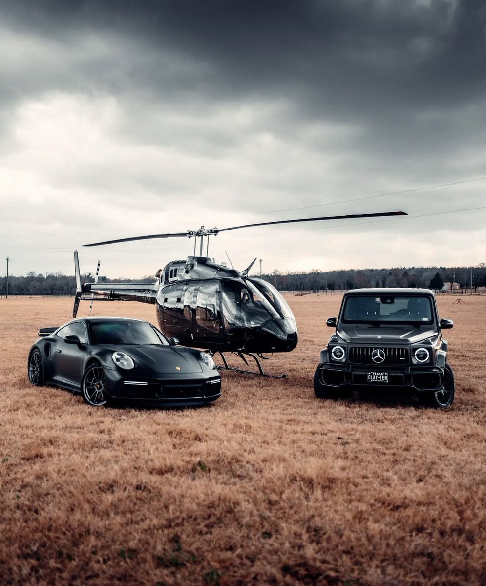 LuxuryCars365's tweet photo. Porsche or Mercedes? 🍂 https://t.co/jNLJHGjyxF