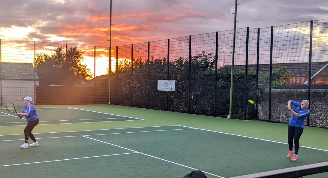 StrathavenLTC's tweet photo. Strathaven Women's Tennis Team clinched victory in the league play-off match in Lanark tonight, with a hard-fought, but well deserved 5-4 win.
🎾🏆🍾😁🎾🏆🍾😁🎾🏆🍾😁🎾🏆 https://t.co/FcQjzsDvgY