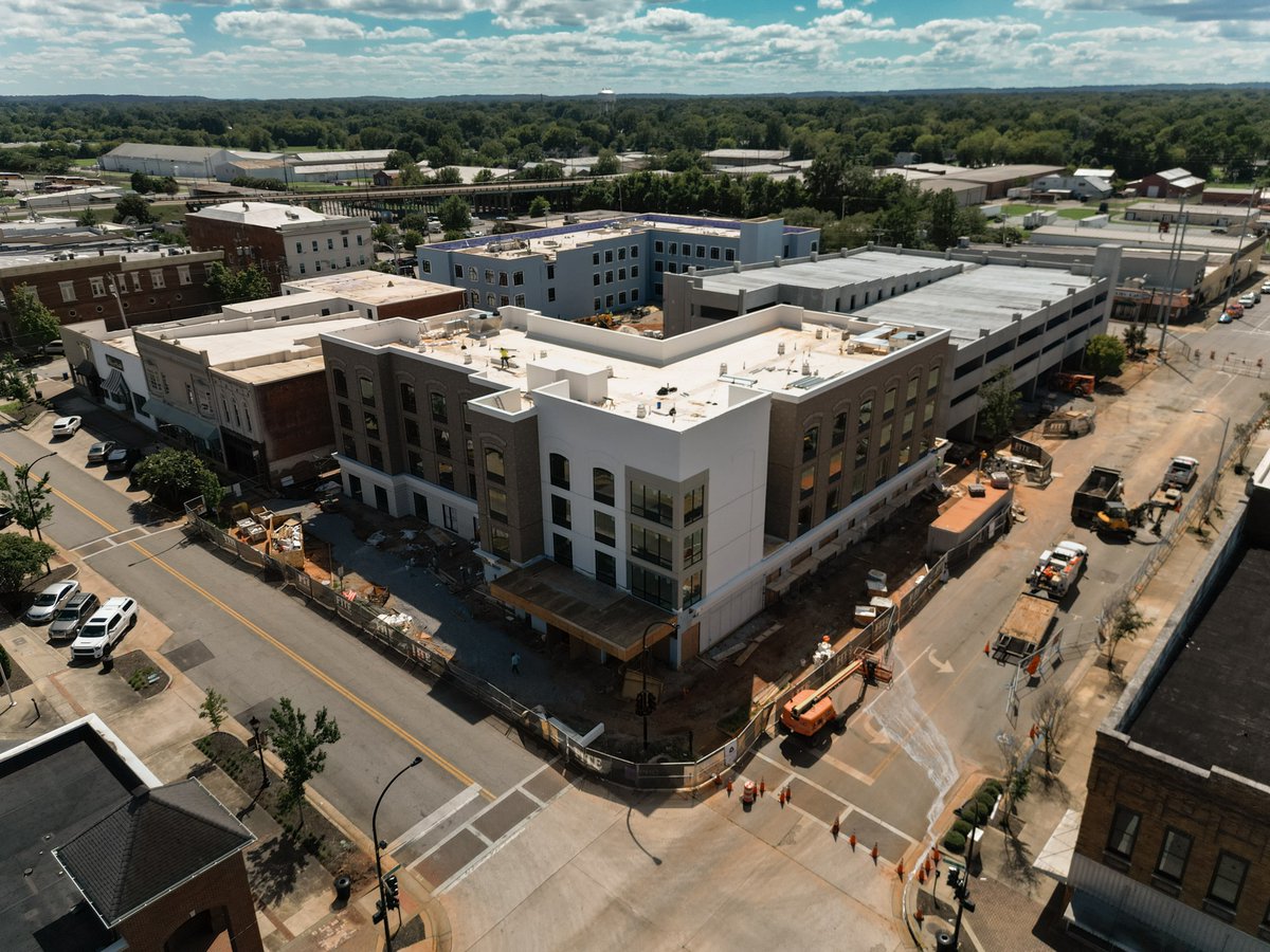 2bDesignStudio's tweet image. Great new aerial photos of the Fairfield Inn &amp;amp; Suites project in Downtown Decatur, AL...the finish line is rapidly approaching!

#Fairfield #Marriott #HospitalityArchitect