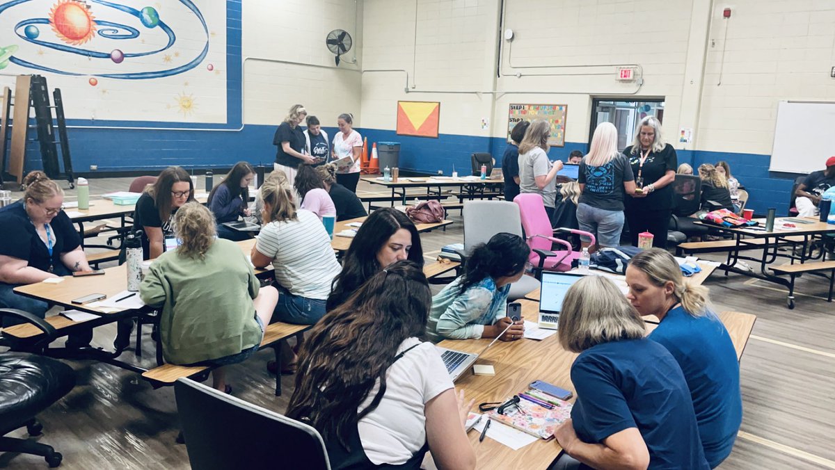 Reconnecting and freshening up on our understanding of the basic elements of highly effective teaching. Excited to have our Mark Twain Comet staff back in action! #TeamSPS