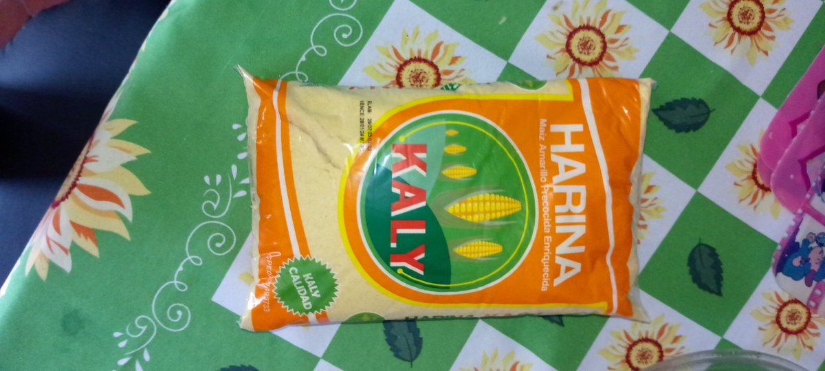 daviladalgi's tweet photo. Hasta cuándo van a estar enviando está porquería de harina en las bolsas del clap. Es de pésima calidad y a usted no les cuesta nada. Al mayor en esa empresa a ustedes les sale en 10 Bs https://t.co/lx5JZtP3mP