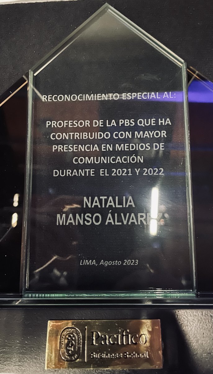NataliaMansoA's tweet photo. Honrada por el reconocimiento como Docente con mayor presencia en medios de la @PacificoBS  junto con el prof. Jorge Carrillo.
Gracias @GiulianaL  y @pilar_ob por abrir espacio para compartir opinión con la sociedad civil.
Y gracias a mis ALUM@S por ser mi motor!!
#OrgulloPBS https://t.co/muy2QlAFZx