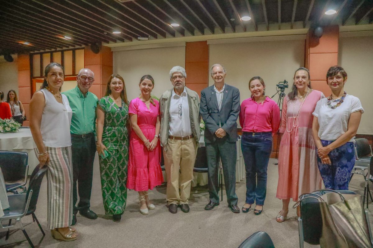 GermanUmanaM's tweet photo. Con el equipo de trabajo de @MincomercioCo dialogamos con las Agencias de Promoción de Inversión y Cámaras Binacionales sobre la atracción de inversión. Expusimos la estrategia de atracción de inversión del Gobierno del presidente @petrogustavo para avanzar  reindustrialización. https://t.co/Zger7RmBq7