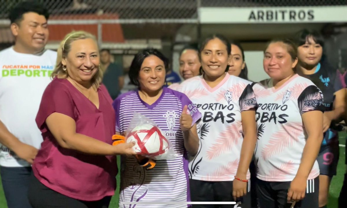 MarisaFrancoC's tweet photo. Ayer inauguramos el cambio de luminarias del campo de fut7 de #SamPool, ubicado en la nuestra cabecera municipal. Estamos invirtiendo en mejores recintos para nuestros deportistas, brindando espacios dignos para su sano esparcimiento. ¡Le apostamos al deporte! 
#CiudadEnMovimieto https://t.co/Mx95hHg51V