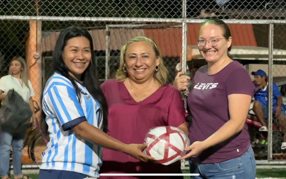 MarisaFrancoC's tweet photo. Ayer inauguramos el cambio de luminarias del campo de fut7 de #SamPool, ubicado en la nuestra cabecera municipal. Estamos invirtiendo en mejores recintos para nuestros deportistas, brindando espacios dignos para su sano esparcimiento. ¡Le apostamos al deporte! 
#CiudadEnMovimieto https://t.co/Mx95hHg51V