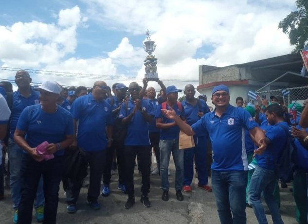 ⚾ Continúa agasajo a @IndustrialesLH en #LaHabana

Los detalles informativos 👇
radiococooficial.blogspot.com/2023/08/contin…

✍️ Ángel Ferrás Machado

<a href="/LeonesdeIND/">Leones de Industriales</a> @chamberohoy <a href="/radio_cubana/">Radio Cubana</a> <a href="/Monstruoplayero/">Toni 💯 🇨🇺</a> <a href="/Roilancu1/">Roilán Rodríguez Barbán</a> <a href="/inderhabana/">InderHabana</a> <a href="/InderCuba/">INDER</a> <a href="/jit_digital/">JIT Deporte Cubano</a> <a href="/JesuscubaMM89/">Jesús Muñoz</a> <a href="/jrebeldecu/">Juventud Rebelde</a>