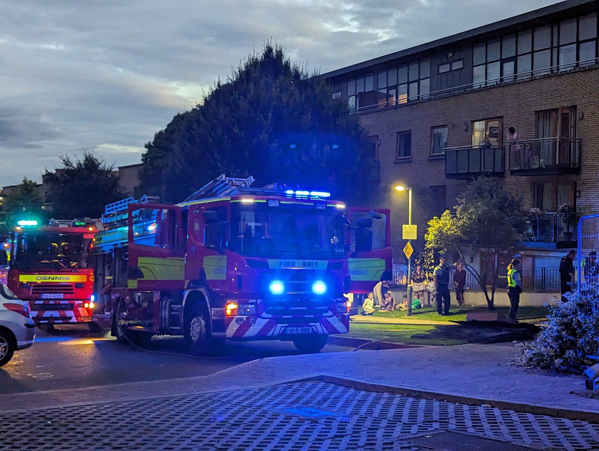 DubFireBrigade's tweet photo. Last night three fire engines responded to a fire in a vacant building in #Ballybrack 

Firefighters in breathing apparatus discovered a fire on the ground floor and extinguished the fire. The building was smoke logged and then ventilated to clear the smoke. No injuries reported https://t.co/h7GFb89i6C