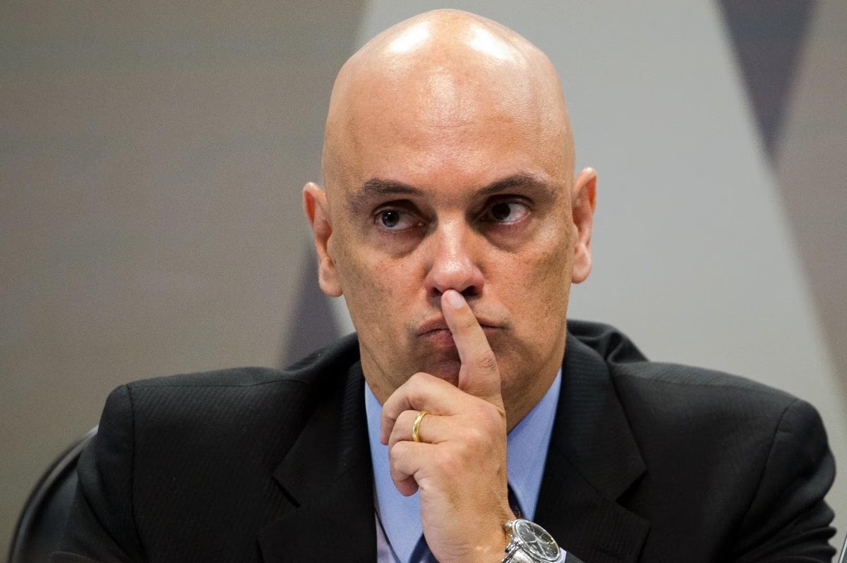 🚨PERGUNTA: Em quanto tempo vocês acham que o ex-presidente Jair Bolsonaro (PL) será preso após a Justiça de Guarulhos enviar o caso das joias ao STF? Será que o Ministro Alexandre de Moraes vai agir rapidamente?