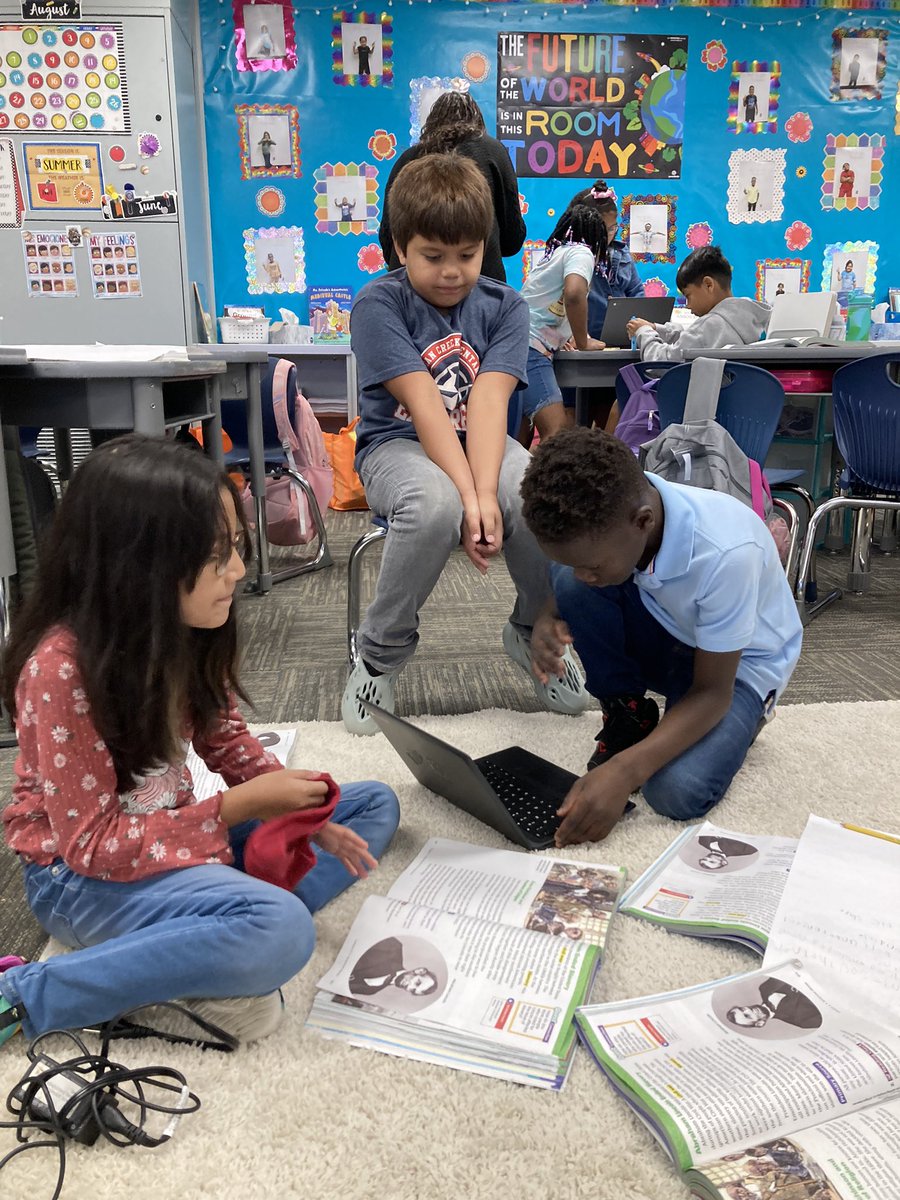 IC_MrsGriffith's tweet photo. Lots of collaboration in Mrs. Brooks’ class as they prepare to justify why their famous historical figure is the best citizen.  #ic2324 https://t.co/nnriJlcCAO