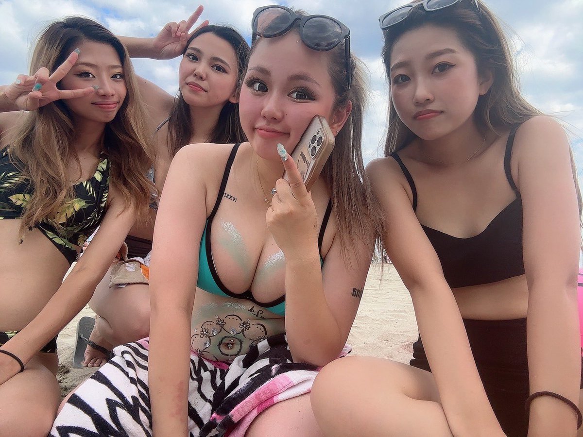 9915ay's tweet photo. 今年は女だけで🐳🐬 https://t.co/HRXd1mlFAy