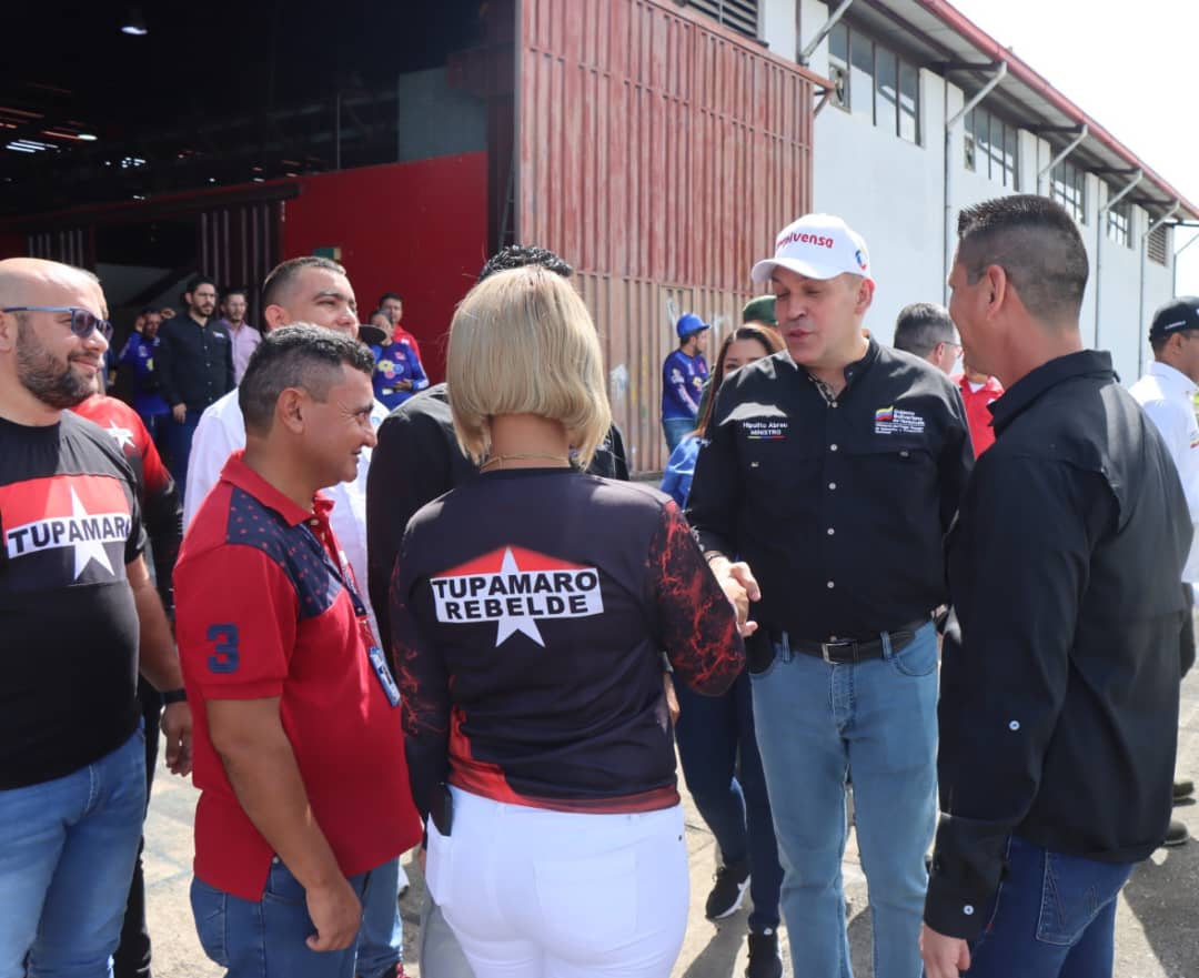 #Tupamaro del Estado Portuguesa acompaña al camarada Tupamaro @HAbreuMRT Ministro de Industria a un recorrido a la planta madre en el Municipio Guanare en sinergia con el Gobernador del Estado <a href="/PrimitivoPsuv/">Antonio Primitivo Cedeño</a> y el Alcalde Tupamaro <a href="/francessco_4020/">Francisco Ippolito</a>. Producir Es Vencer.