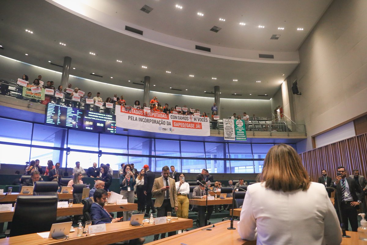 dayseamarilio's tweet image. Professores, acordo cumprido!
O ajuste não é o ideal, mas é uma forma de contribuir com a discrepância salarial dos servidores diante da economia.  
Parabéns, SINPRO e todos os profissionais de educação do DF por essa conquista! Contem com o nosso mandato!
#sinprodf #pl470