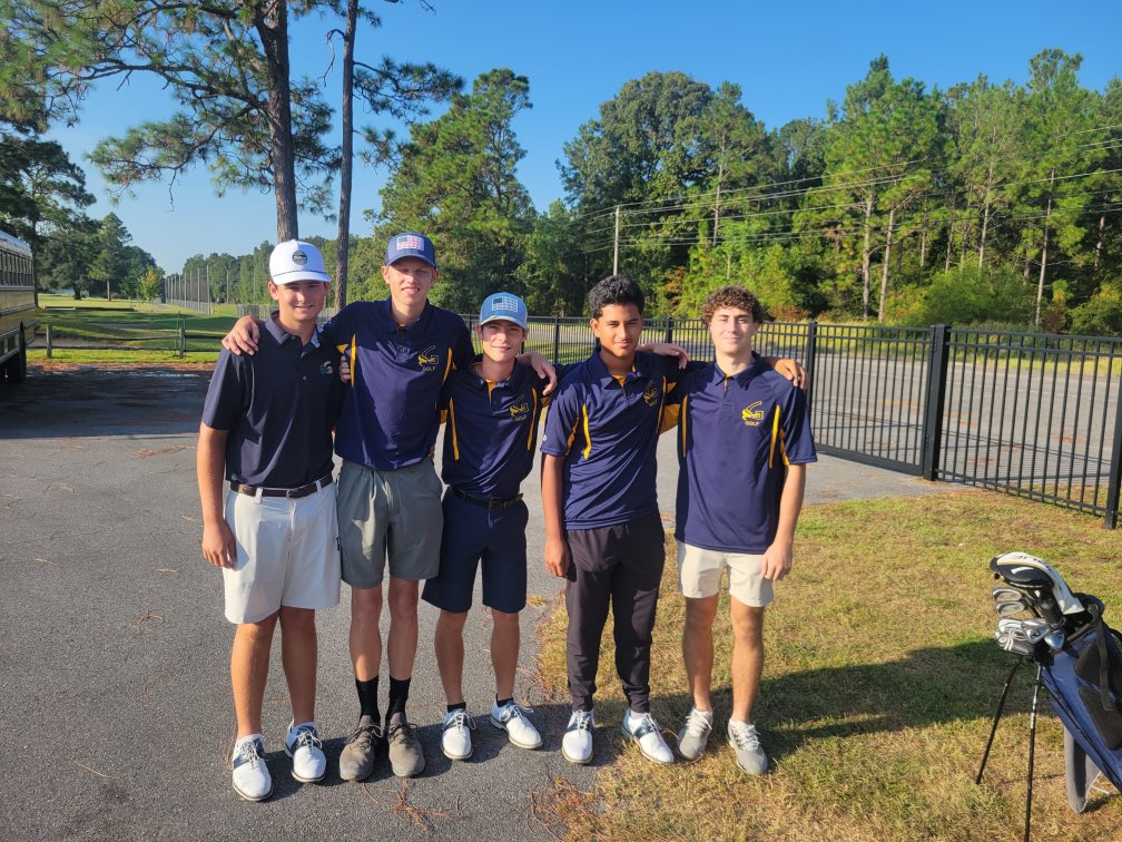 Gautier Boys Golf finished 4th overall out of 14 schools with a 333. 

Will Dickerson made the all tournament team with a 77. Damian Bacala shot an 80 Ronald Delgado had an 82, and Sam Cox added a 94. 

Way to go Gators! ⛳️

#gautier #highschool #golf