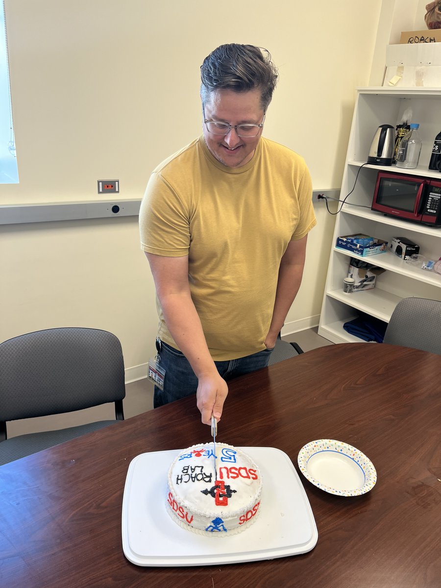 Roach Lab tweet media