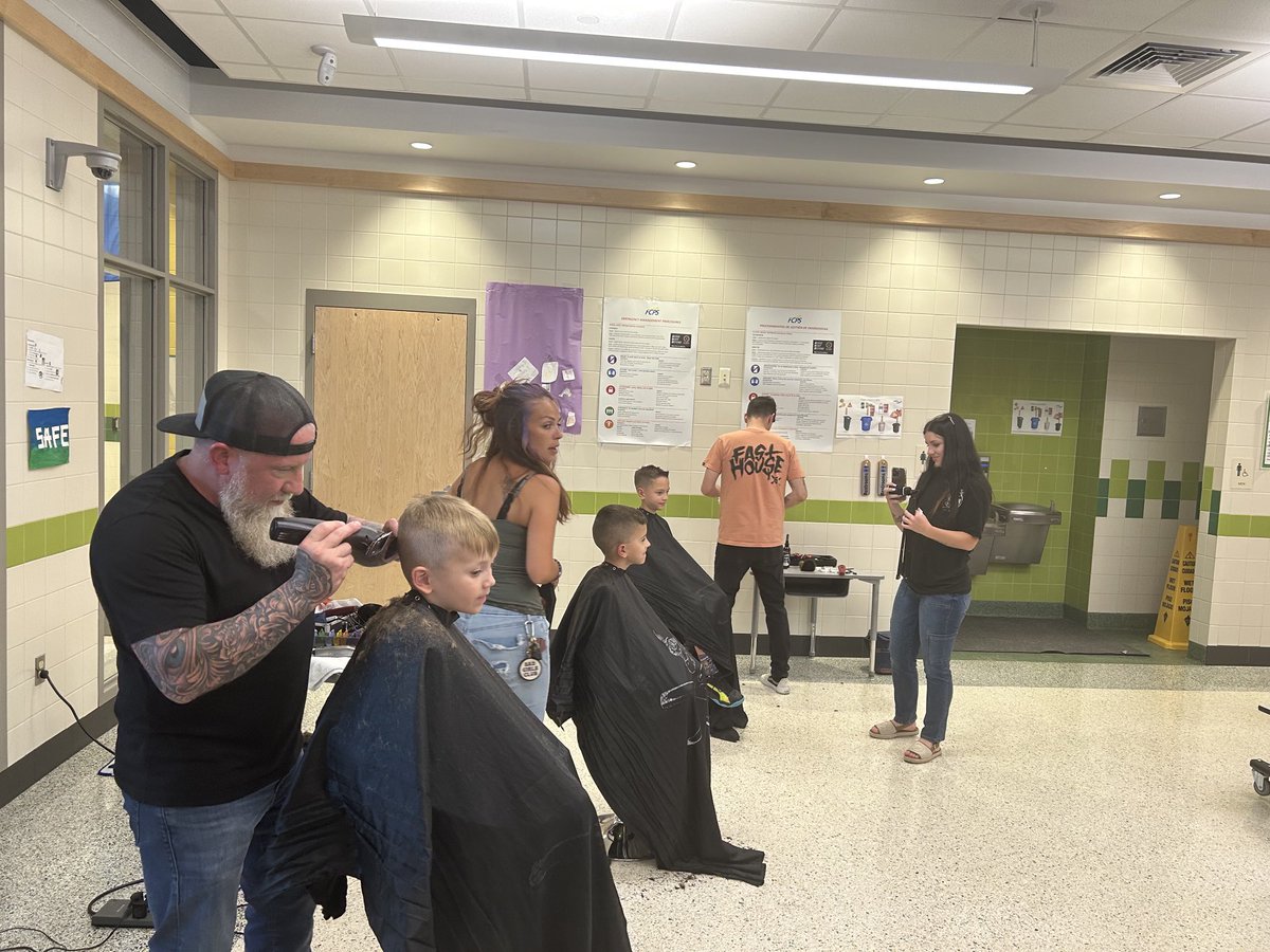 FCPSTrailblazer's tweet photo. Just hanging with my @ButterflyRidge1 @FCPSMaryland community. Together we will achieve uncommon results. #keepwatchingus https://t.co/wNYxCZvQNL