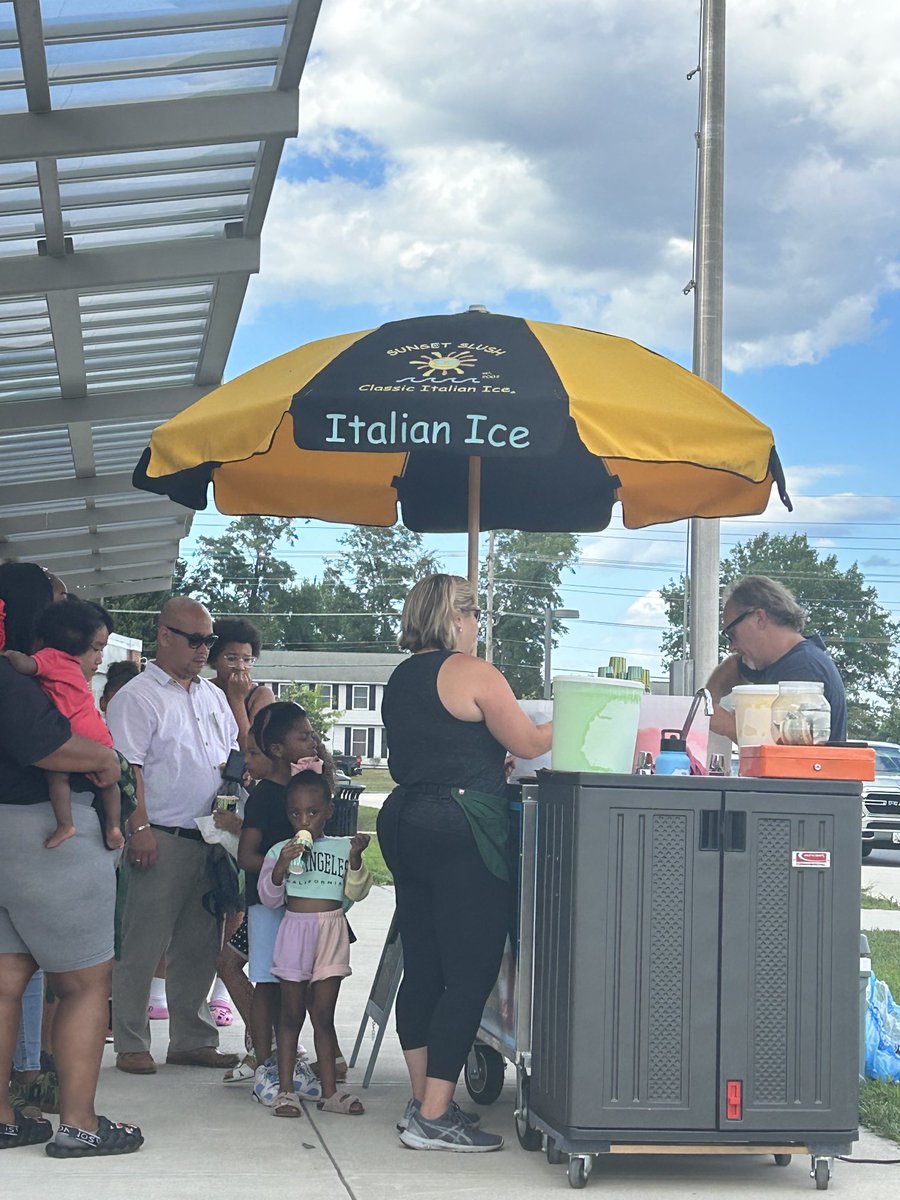 FCPSTrailblazer's tweet photo. Just hanging with my @ButterflyRidge1 @FCPSMaryland community. Together we will achieve uncommon results. #keepwatchingus https://t.co/wNYxCZvQNL