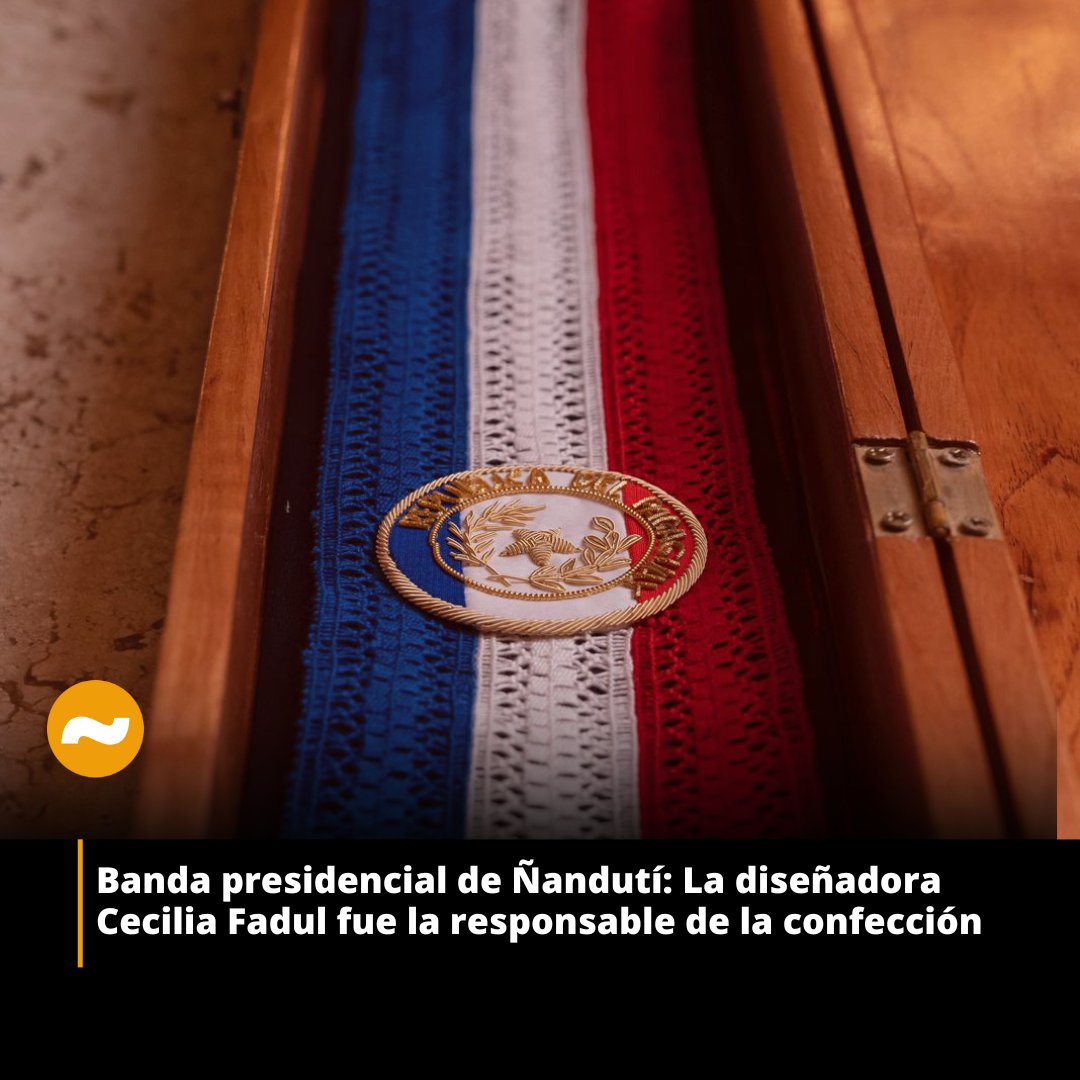 nanduti's tweet photo. Banda presidencial de Ñandutí: La diseñadora Cecilia Fadul fue la responsable de la confección

🗣️"Fue un orgullo inmenso poder hacer la banda presidencial, agradezco que me hayan llamado porque siento que hice un trabajo importantísimo por el simbolismo", dijo la diseñadora

📻#1020AM 
📲Nota: https://t.co/ysW3wxMeSU