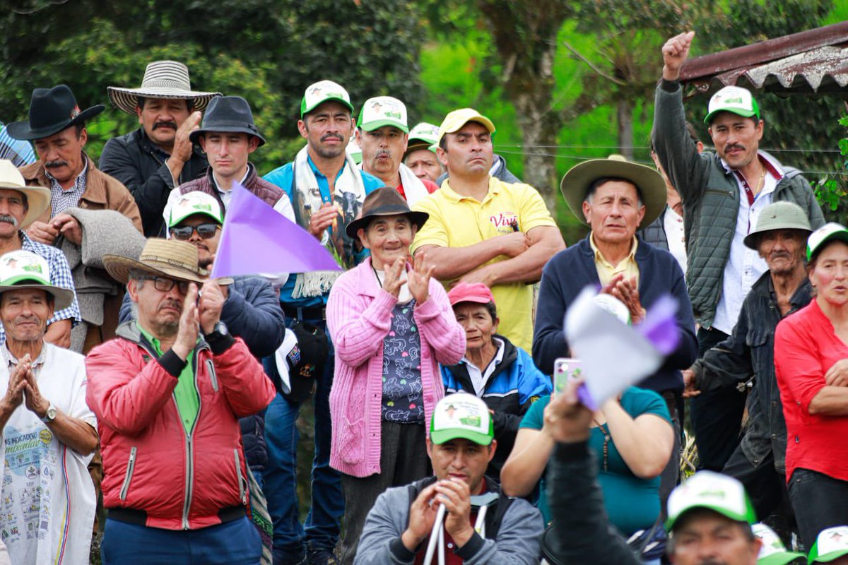 ¡Gracias, Rondón! 

Trabajaremos con determinación y en equipo por este municipio, por esta bellísima región y por la unidad del departamento 💪🏻.

Desde veredas y barrios de todos los rincones se sentirá el orgullo de ser parte de la #BoyacáGrande, que entre todos vamos a