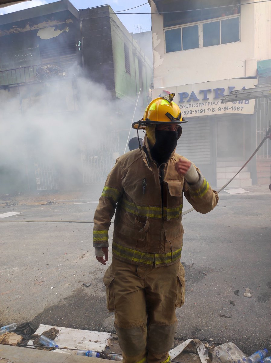 varela_guillen1's tweet photo. Soy Serie 23, pero esto lo hago de corazón dónde sea! 🧑🏻‍🚒🚒 https://t.co/F525HrZ9nW