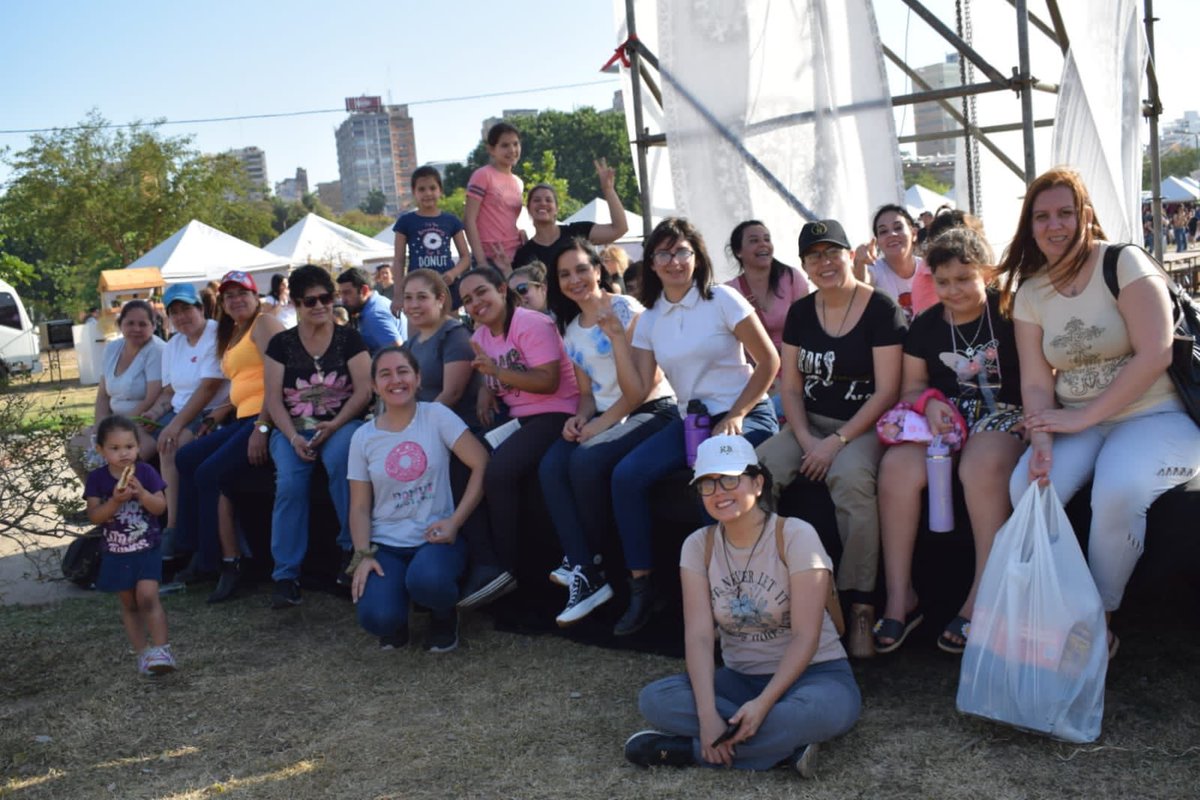 AsuncionMuni's tweet photo. ¡Un día cargado de actividades!
Hasta las 23 te esperamos en la Feria de Emprendedores del Paraguay, como parte de los homenajes por los #Asu486
Tiempo de sobra tenés ¡Te esperamos mientras disfrutamos de buena música en vivo! https://t.co/LUH9U896u4