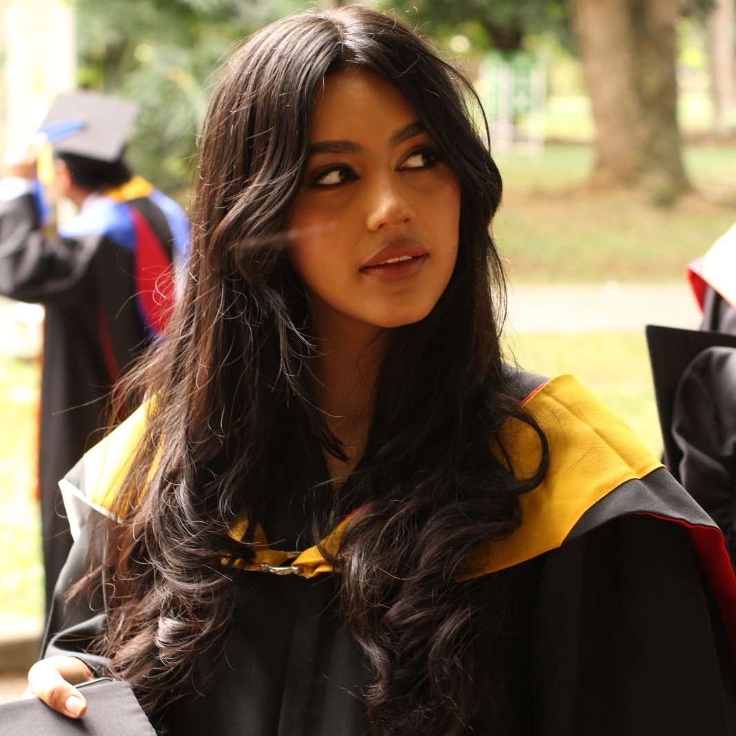 PradaRachell's tweet photo. A veces se me olvida que tengo Twitter pero ajá. Hace un mes me gradué como economista en @UnivalleCol !!!!!

Algunas foticos de ese día tan maravilloso:

#univalle #economia #grado #prom23 #graduated https://t.co/XwBgWjzMEF