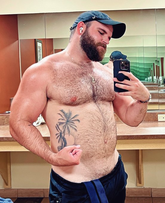 Feelin LORGE 💪 https://t.co/zVySWgpnY2
