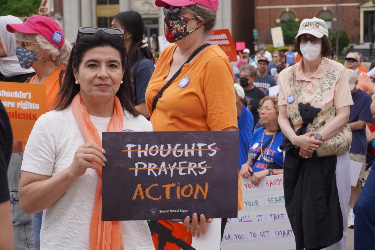 I’m the Democrat, mother of two, and religious refugee running to defeat George Santos.  

Santos has over 67k followers, while I have 62k. It's time to defeat him and flip the House majority blue.   

Help me spread my message by retweeting, following, and getting me to 65k.