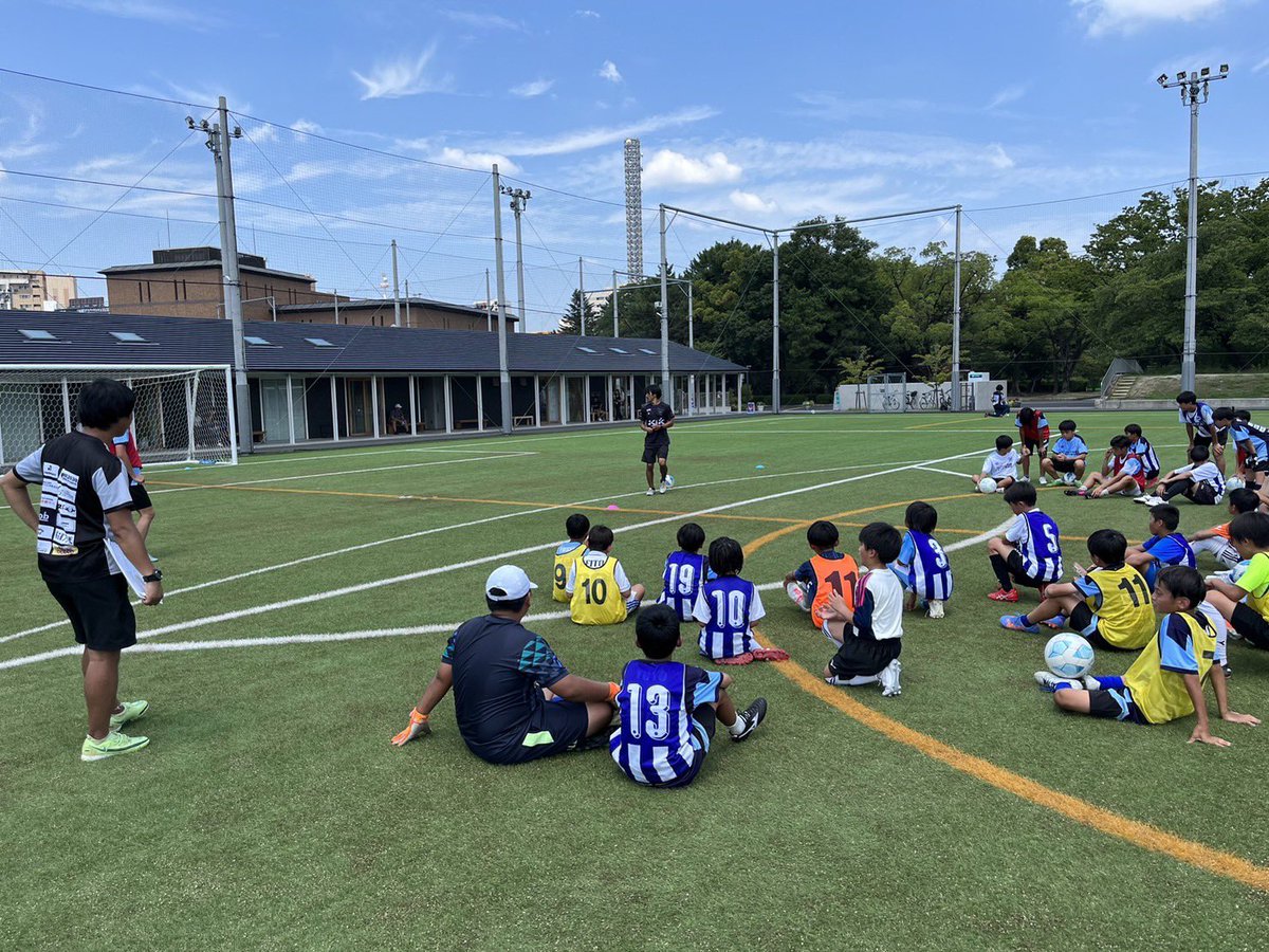Tre2030W's tweet photo. 8/13(日)-8/14(月)
FORZA INTERNATIONALサマースクールの参加者60名対象にストライカークリニックを開催
貴重な機会を頂き、本当にありがとうございました
#ストライカークリニック
#forzainternational
#愛知県名古屋市
#ストライカーコーチ
#jリーグ
#長谷川太郎
#tre2030strikerproject https://t.co/ErGOtztCKA