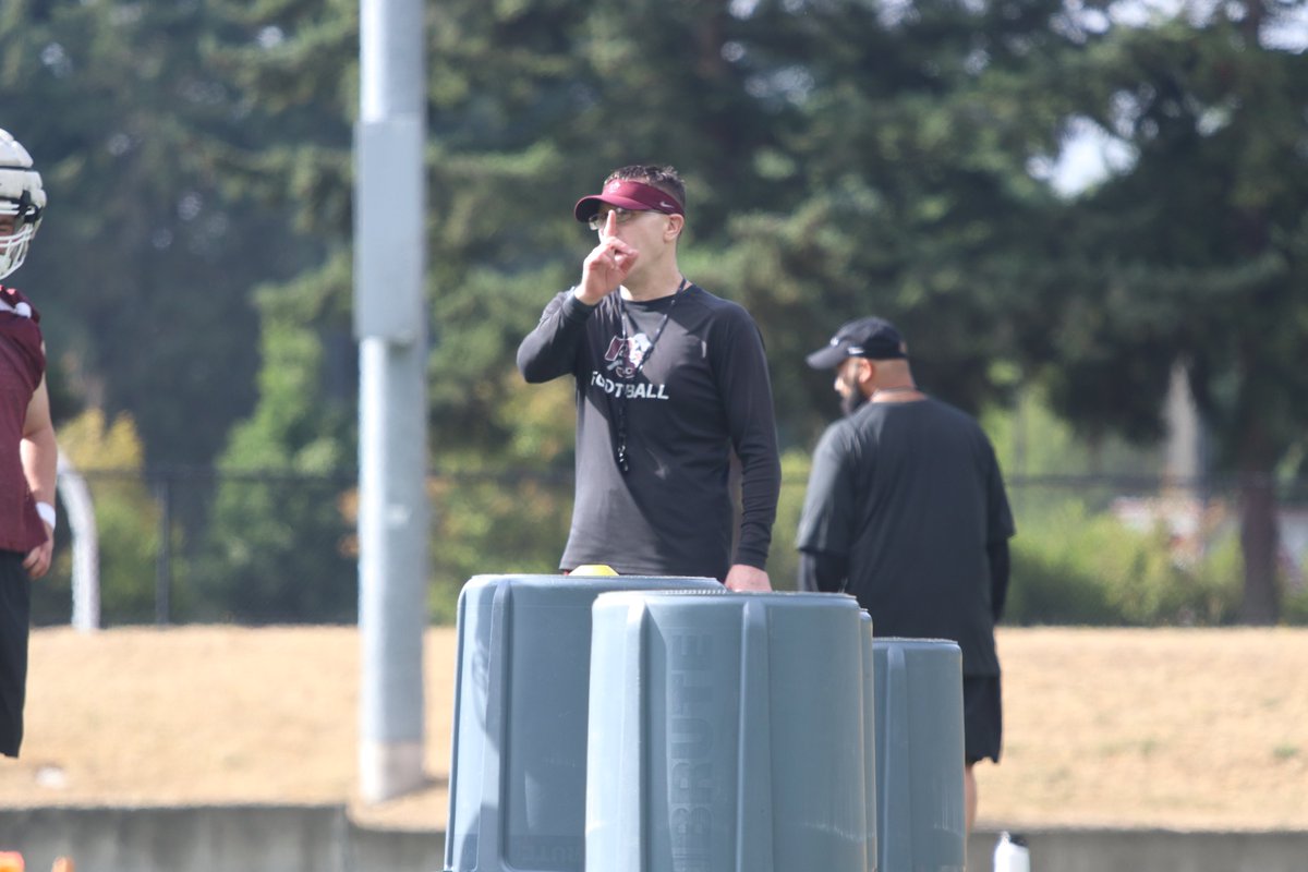 jeffthomas4's tweet photo. To all the coaches driving the success behind Logger Football – your contributions are invaluable. Thank you for being part of our team's journey. 🏈 #LoggerPride https://t.co/zzicbjyWhS