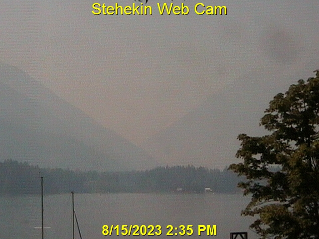 Wa_fire_watch's tweet photo. 3 aircraft now over the #BlueLakeFire also a very daunting environment near Stehekin, anyone camping there or staying there full time must not be enjoying the air... this seems like horrible smoke https://t.co/qcMzN2Pn40