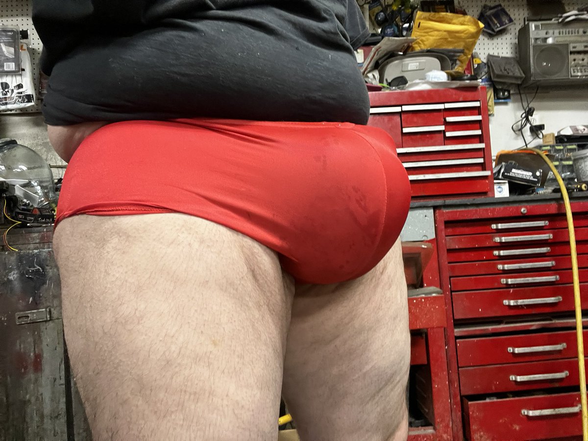 PumpMasterFlash's tweet photo. Looking good in tight red https://t.co/EhmOaJXzUp