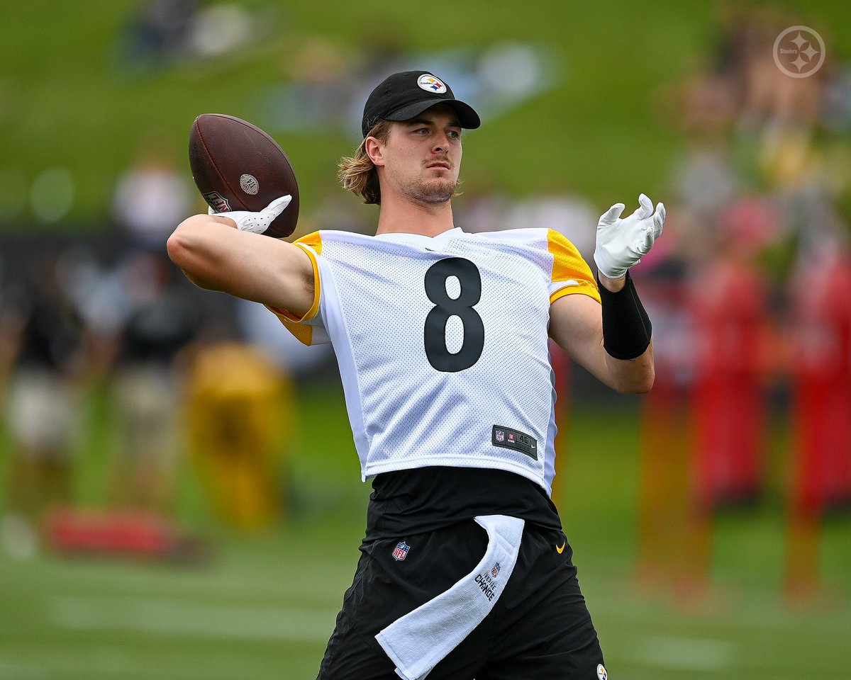 PortersBurgh's tweet photo. Imagine a QB with:

The accuracy of Aaron Rodgers 🎯
The arm of Josh Allen 💪
The speed of Lamar Jackson ⚡️
The IQ of Tom Brady 🧠
The aura of Patrick Mahomes ���
The clutch gene of Eli Manning 🥶

That QB is Kenny Pickett https://t.co/WzuKmM94gQ