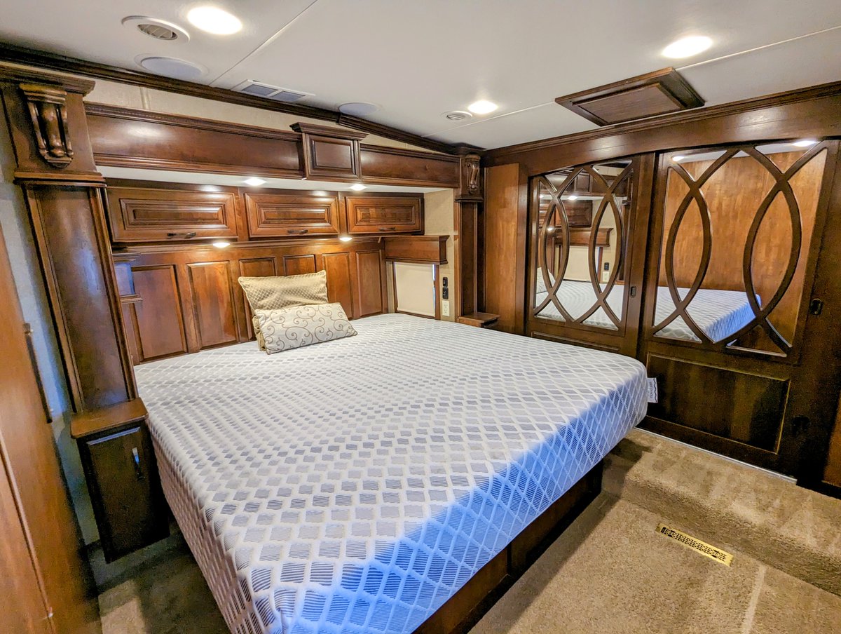 Sun_CityRV's tweet photo. Living in LUXURY! #rvlife #rvliving #rvlifestyle #rvtiktok #rvtour #rvfamily #camper #camperlife #campers #camperlifestyle #suncity #suncityrv #suncityaz #motorhome #motorhomelife #motorhomes #arizona #phoenixarizona #glendaleaz #az #phx #phxaz #phoenixaz #peoriaaz #westvalleyaz https://t.co/qtjte4DN5M