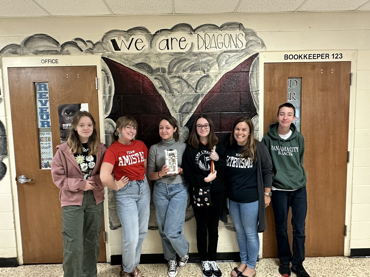 Our Dragons in the gifted class proudly holding their robot that was chosen to go to space and back with <a href="/NASA/">NASA</a>! DMS kids blow me away! 🚀 <a href="/jatpotter3/">Julie Potter</a>