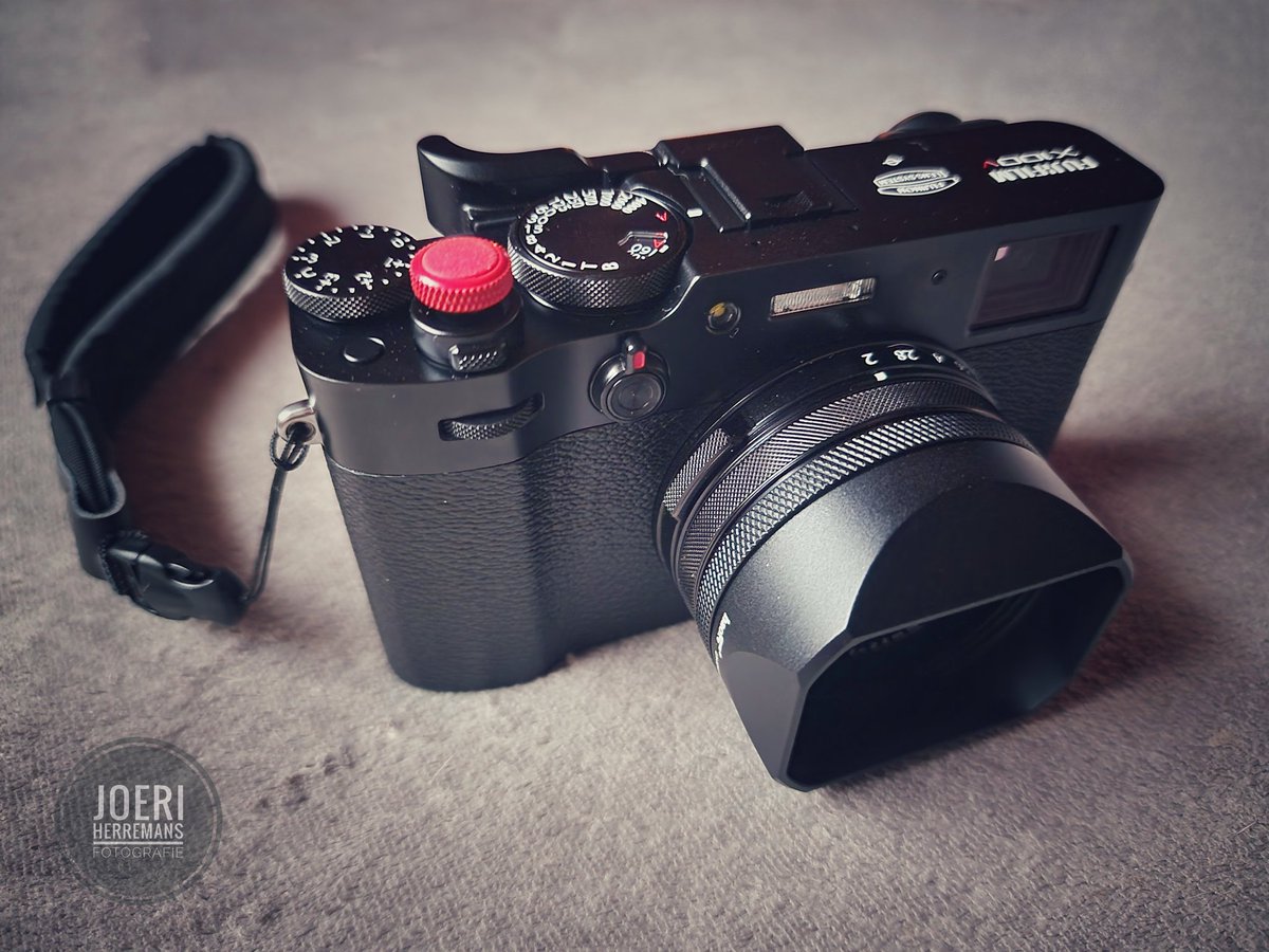 JoeriHerremans's tweet photo. My Fuji X100V Tuned by JJC - Haoge and Lensmate #x100v #x100vfujifilm #fujifilm #fuji #fujix100v #jjc #haoge #fotografie #photography #lensmate #photographyequipment #streetphotography @fujixpassion https://t.co/F5rHnpbSn5