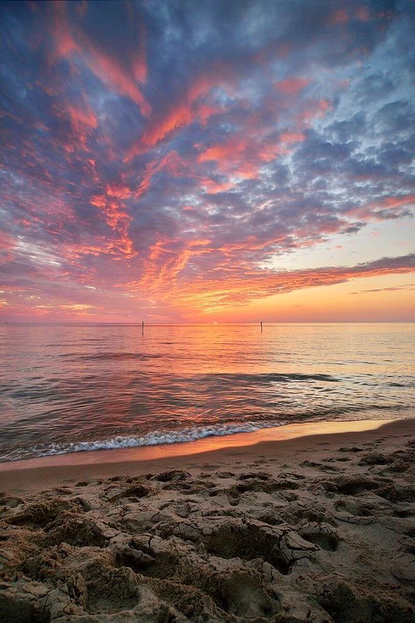 ViralTodayX's tweet photo. Amazing Sky / Sunset 💙 💜