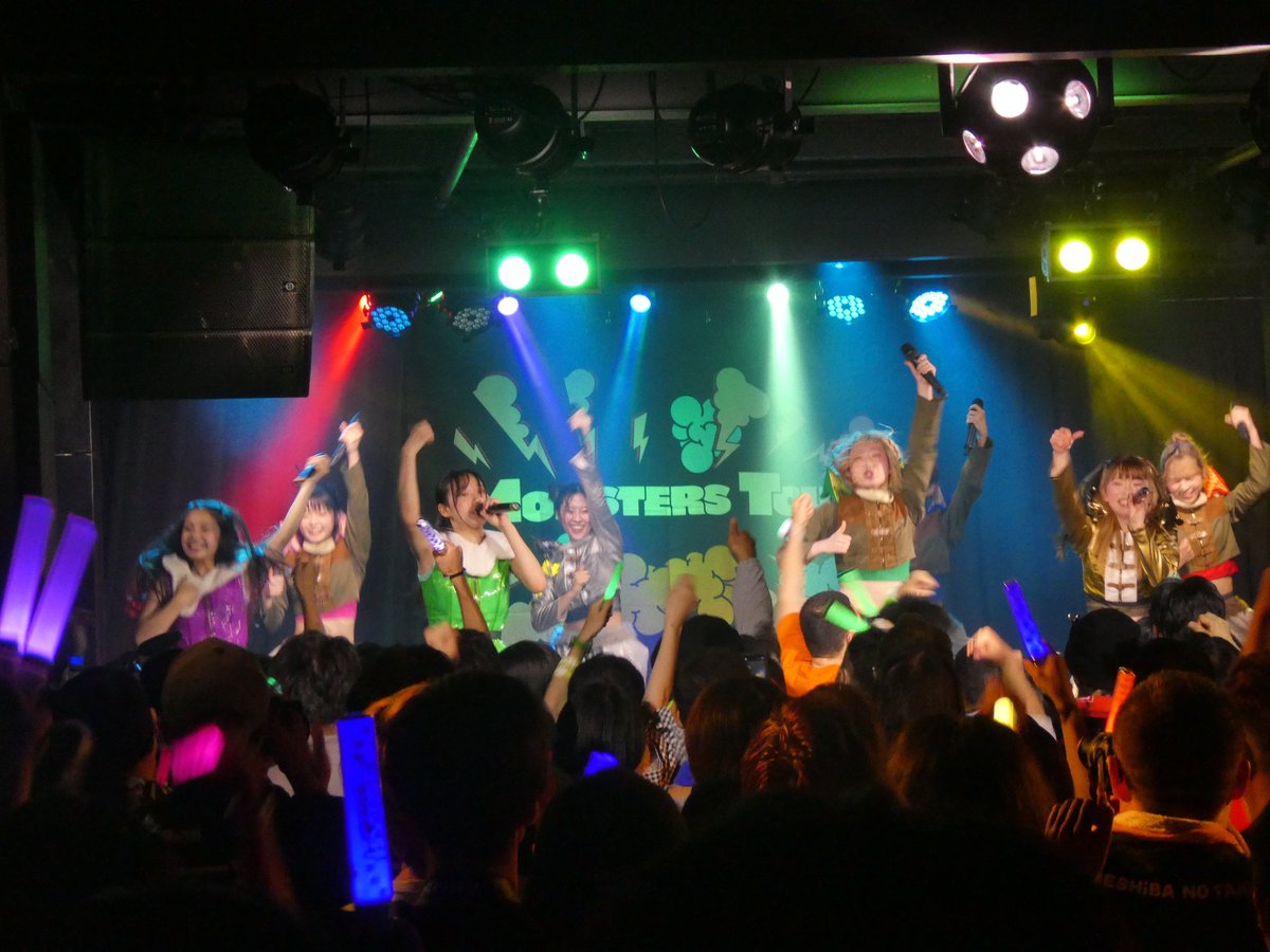 kometsubu0203's tweet photo. 今日は待ちに待ったツアーファイナル!
ミユキ復活後の初めてのライブだし、モモチは無事にフォロワー1万人突破したし、本当に楽しみ過ぎる(*^^*)
端っこの方から全力で楽しみたいと思います!
今日参加される方々、一緒に楽しみましょう!!!
#豆柴の大群
#MONSTERTOUR https://t.co/fMPPjrg3TR