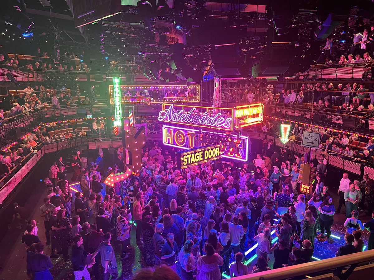 Lon/Edi23 Day3/Show3: Spectacular Guys &amp; Dolls <a href="/_bridgetheatre/">Bridge Theatre</a> reminded me why it’s one of my fave musicals. Ingenious staging, platforms rise/fall, standing audience constantly have to move/reconfigure. If I had more time in London I’d go again. Brilliant #HowManyShowsIn16Days?