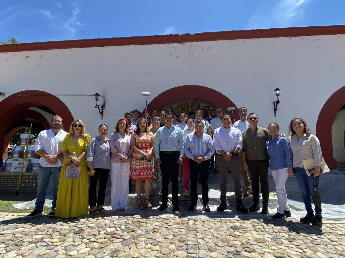 Dimos inicio junto a <a href="/gradillasrob/">Roberto Gradillas</a> al programa #RutasMágicasdelColor el cual vendrá a mejorar la imagen del centro histórico de nuestro #PuebloMagico  
Gracias por su visita y siempre apoyo Secretario