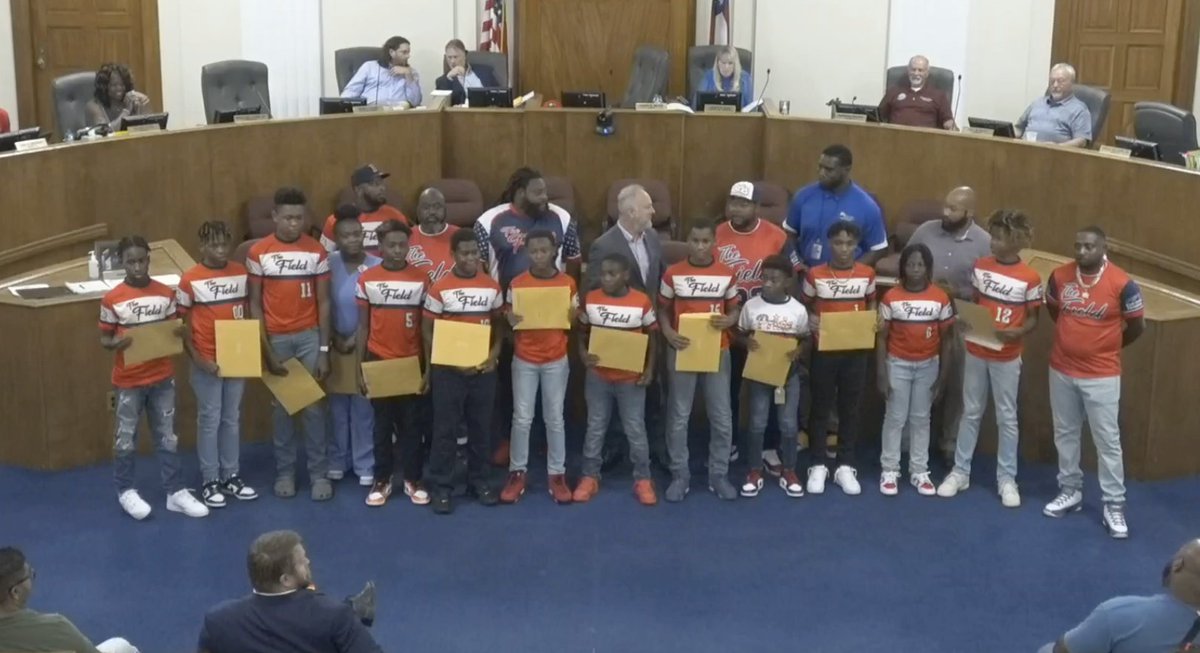 liz_lines's tweet photo. The @MaconBibbCounty @MaconBibbParks Bloomfield Youth Baseball team is honored as USSSA World Series Champions after tournament in Mississippi. Congratulations! Mayor @Thankslester1 thanks them for putting Macon in positive light. @maconnewsroom  @mercerccj https://t.co/cVKTI6aS3x