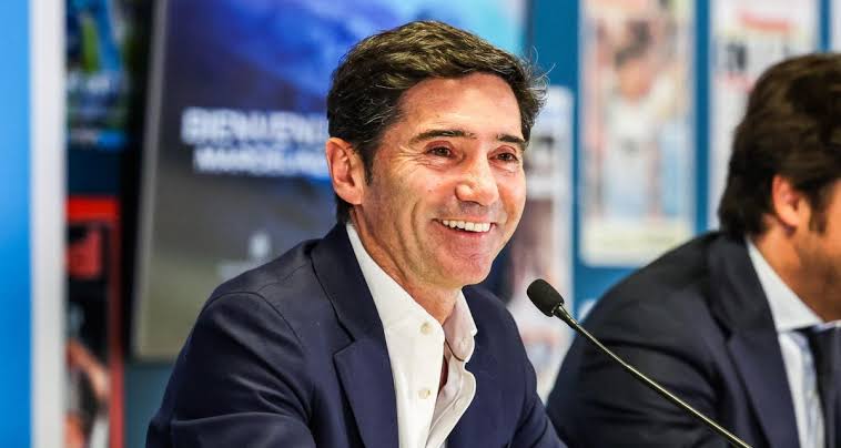 MercatoPlein's tweet photo. 🚨 Marcelino : "L'élimination ? En vrai ça arrive... En ce moment j'écoute le projet de Houdi, c'est parfait pour l'été ! (Il chante) elle veut d'la fraîche, elle veut des sensations... Non vraiment c'est fort je vous conseille"

Il est DÉCONNECTÉ. 😳

(Super Nanny)

#ompana https://t.co/NHsl6bMjc3