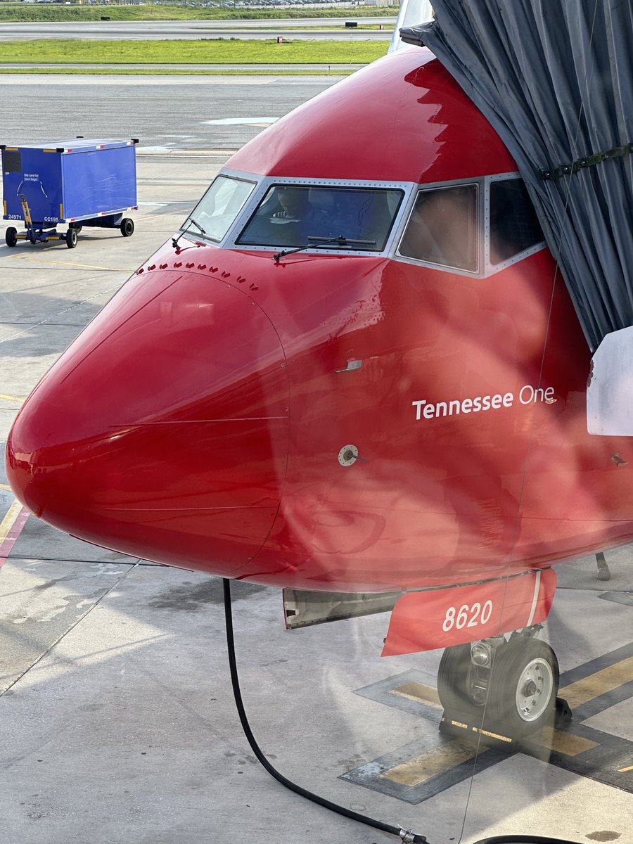 BuzzJackson's tweet photo. #TennesseeOne is taking us to #Denver ⁦@SouthwestAir⁩ woot! https://t.co/19UxfhaJ0e