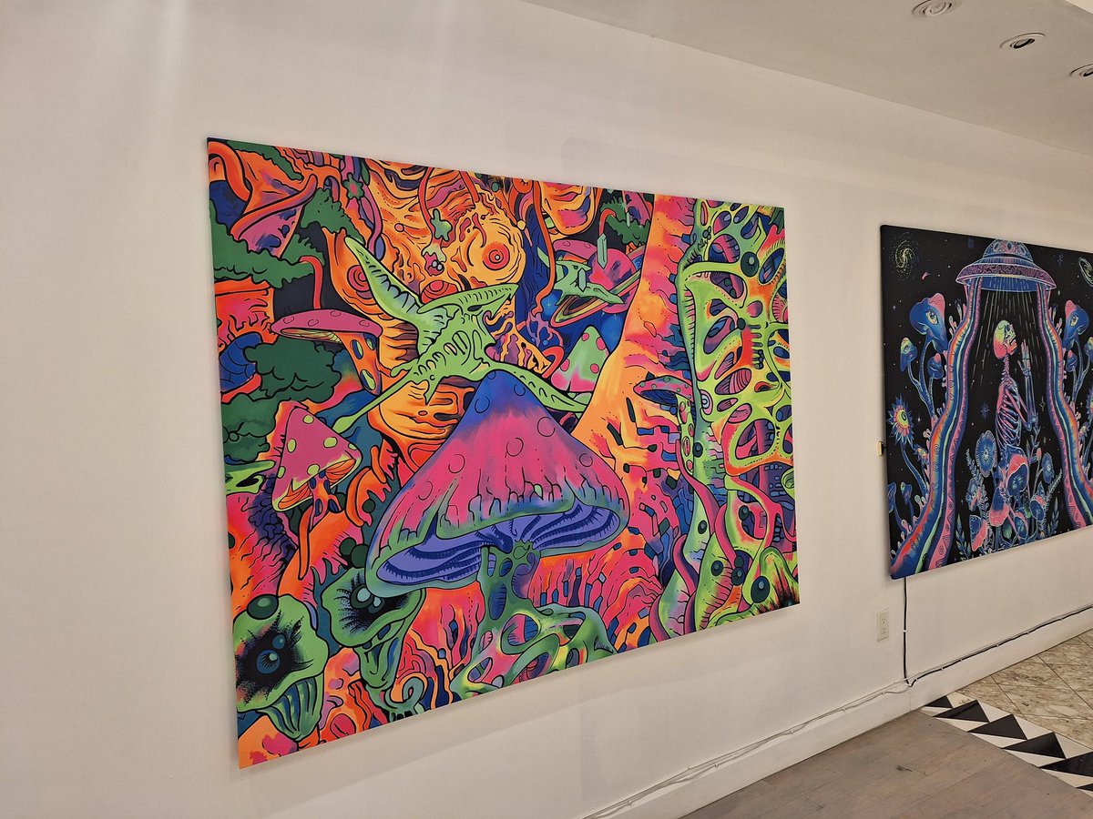 CarolineJBecker's tweet image. Love the art #funguyz #art #vibes #goodvibesonly  🍄 #greektown #experience #food #art