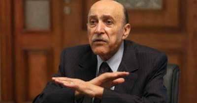 وانت صدقت انه رايح ياكل كشري مع الطبقه الكادحه ؟ ولا صدقت انه كده وسط الشعب وواحد مننا 😂 ده لما كان بيغطس الغطسه كانت نص السياحة في شرم الشيخ بتقف