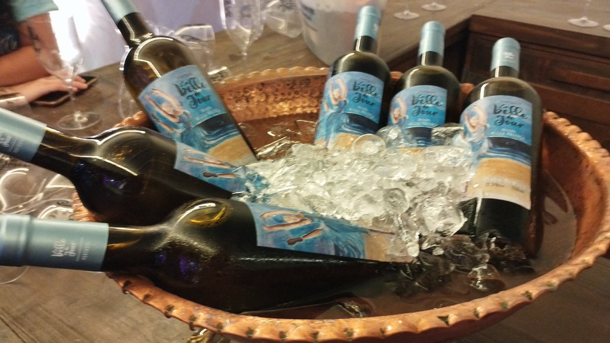 Fred_Borba's tweet photo. O que temos pra hoje? 
#Ficaadica
#Casaestaçãodaluz
#AlceuValença
@WineConceptBra 
#Labelledejour https://t.co/TvEdANhs0t