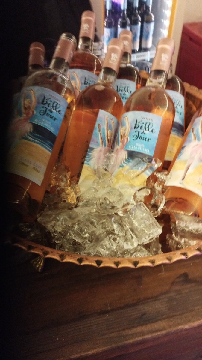 Fred_Borba's tweet photo. O que temos pra hoje? 
#Ficaadica
#Casaestaçãodaluz
#AlceuValença
@WineConceptBra 
#Labelledejour https://t.co/TvEdANhs0t