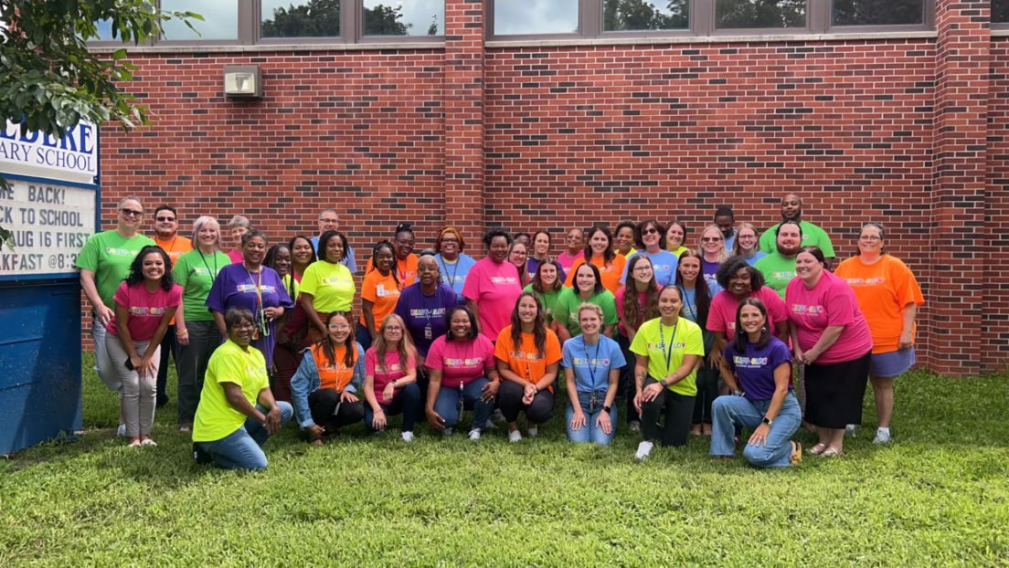 OPS_Belvedere's tweet image. Calling all Bobcats🐾! We can’t wait to see you in the morning at 8:35! 📚✏️📕🖍️ #readysetglow